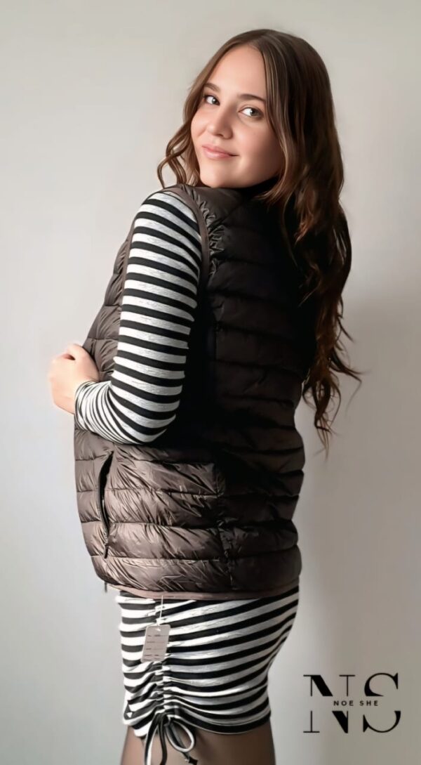 Thin Black Sleeveless - Image 3