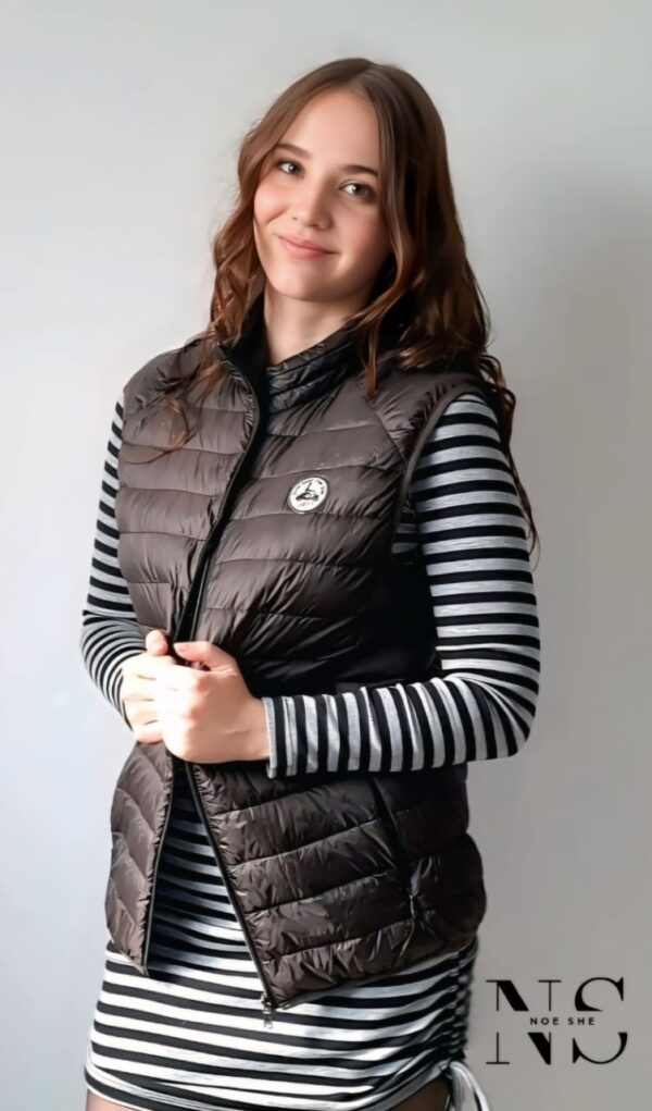 Thin Black Sleeveless - Image 4