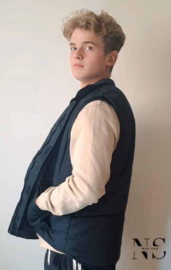 Busta Navy Sleeveless - Image 3