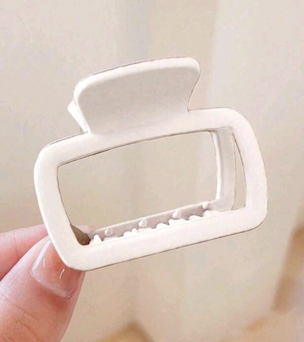 Simple Hairclip - Image 3